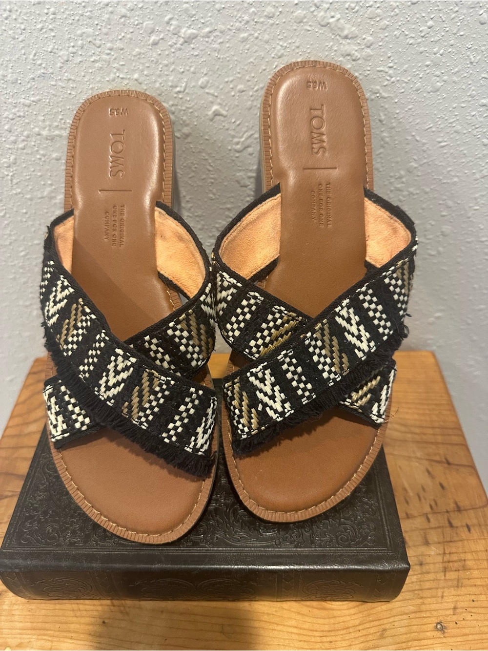 TOMS Women's Black & Brown Woven Crossband Slide Sandals